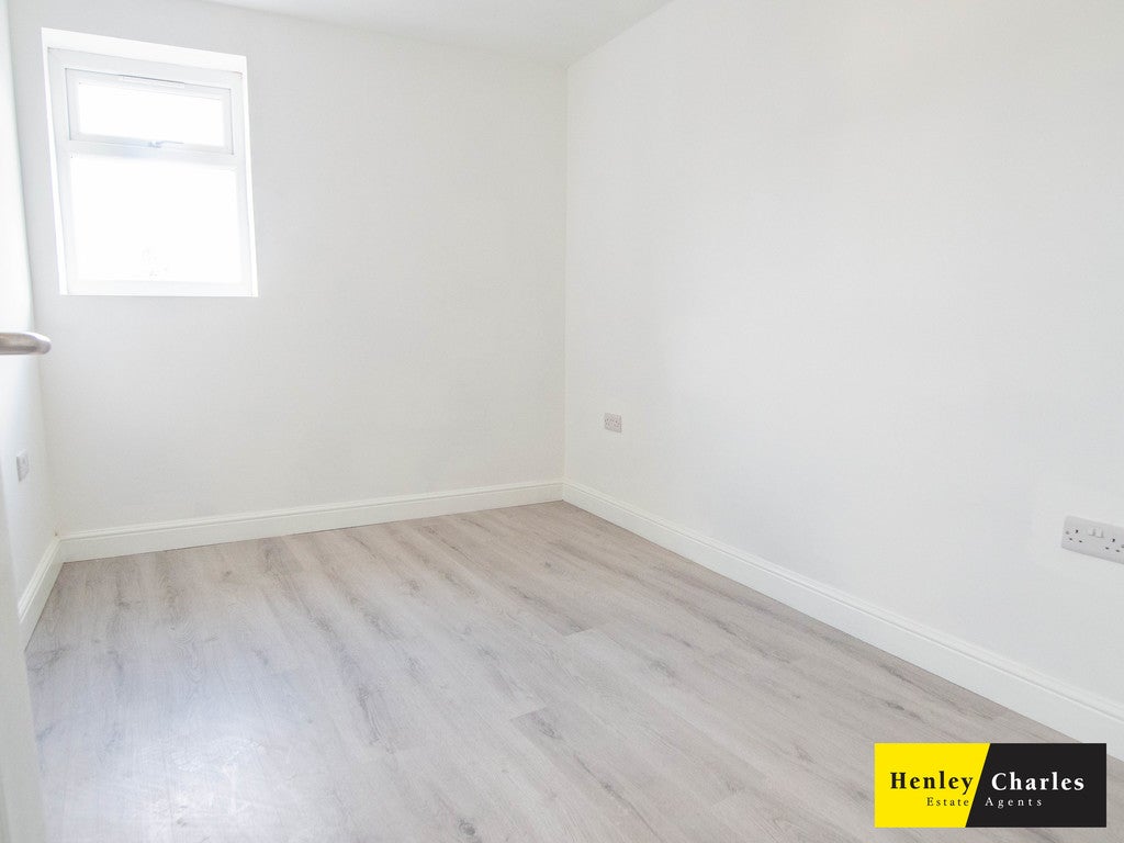 Flat Vicarage Place in Walsall