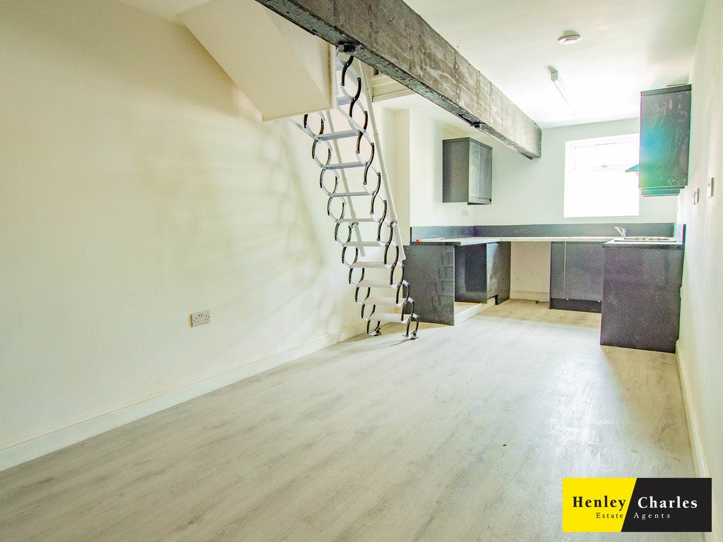 Flat Vicarage Place in Walsall