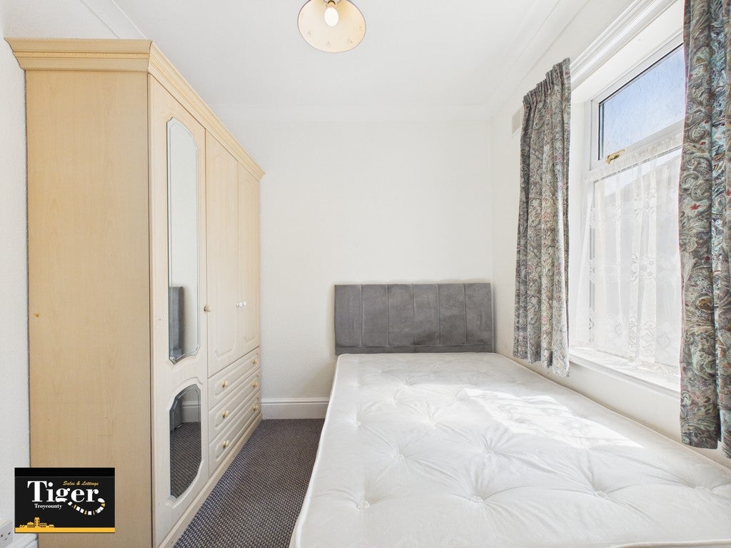 Flat Holmfield Road in Blackpool