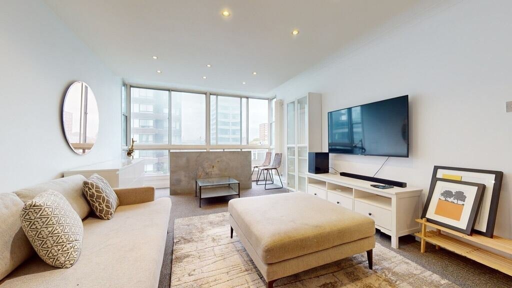 Flat Cambridge Square in City of Westminster