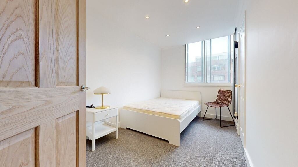 Flat Cambridge Square in City of Westminster
