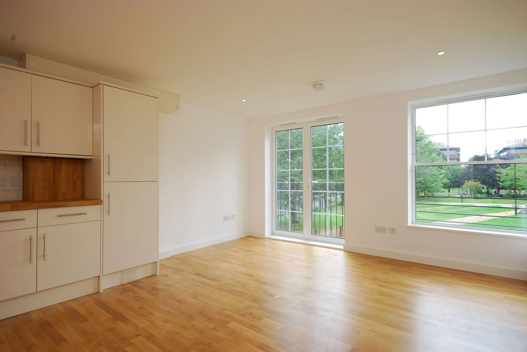 Flat Vauxhall Walk in Greater London