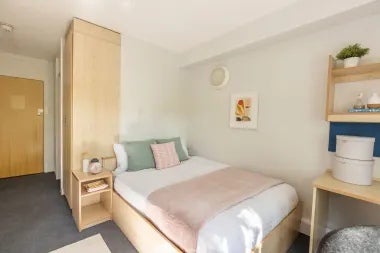 Room Charlotte Road in Sheffield