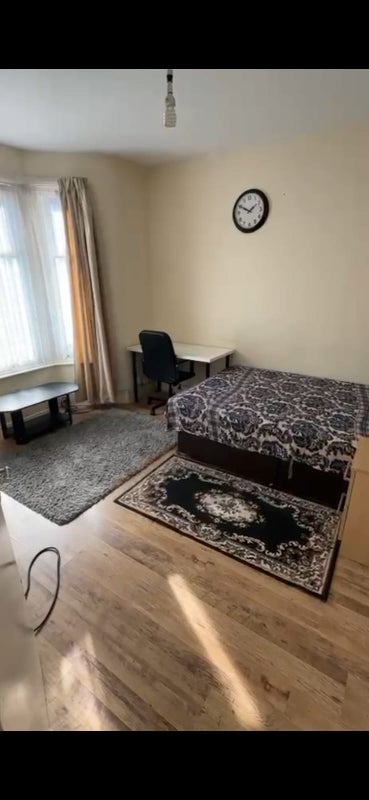 Room South Esk Road in Greater London