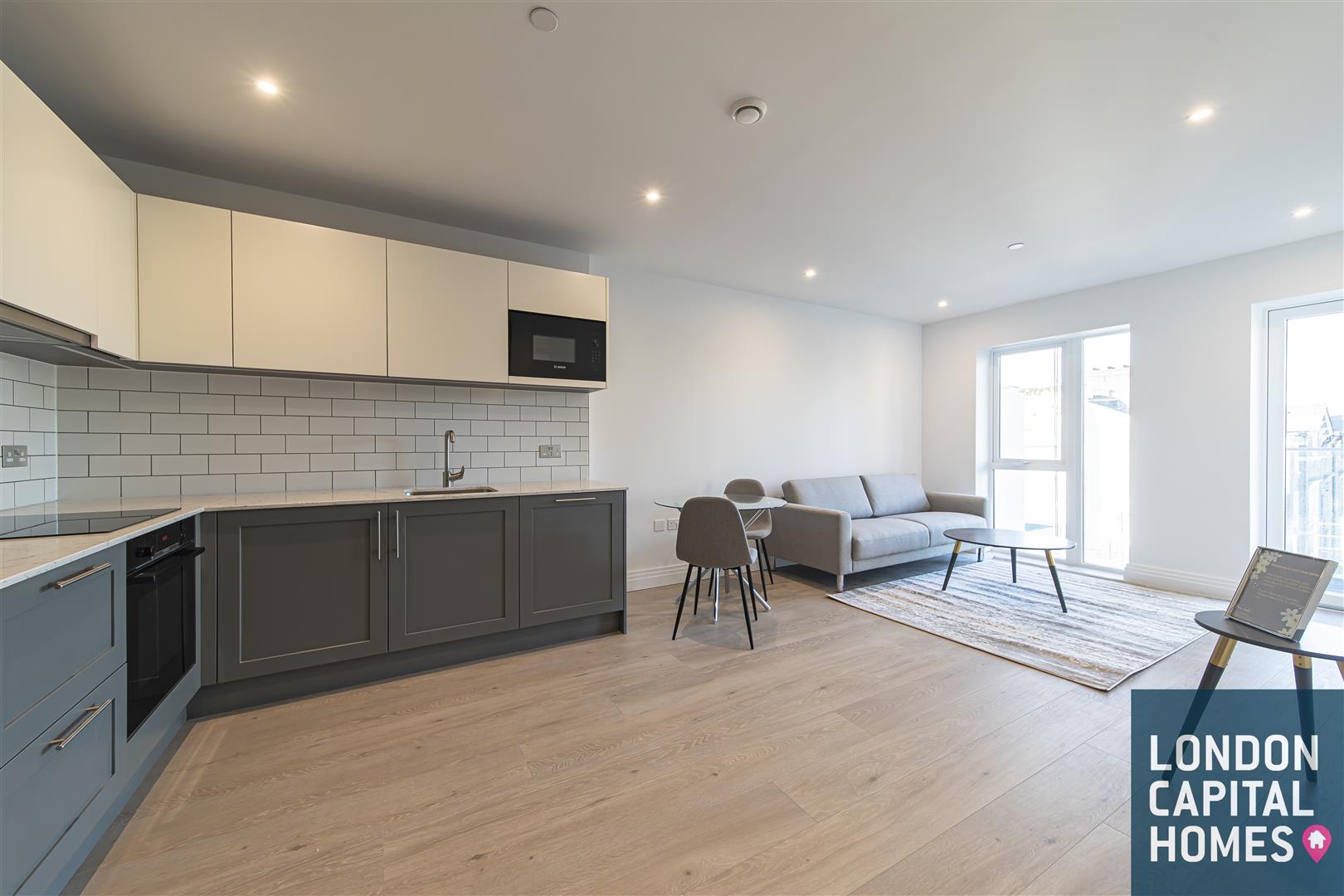 Flat Mattock Lane in Greater London