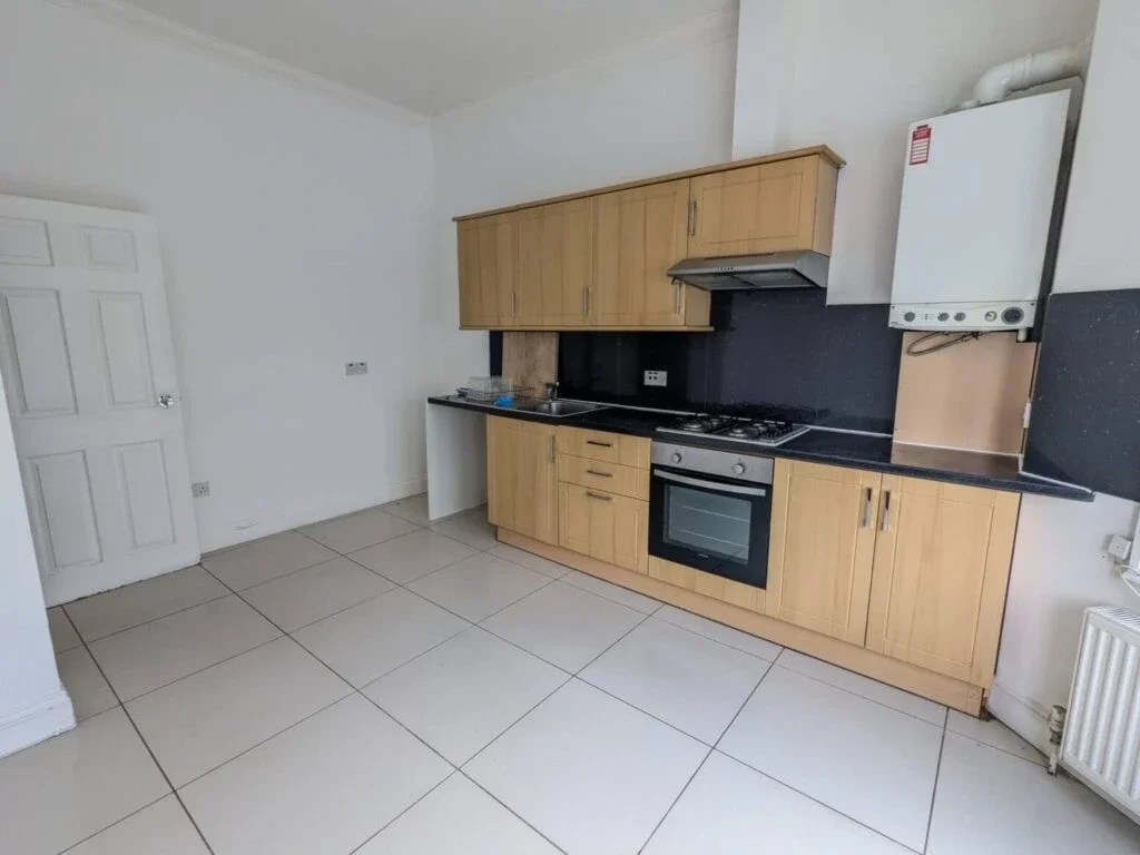 Flat Kilburn Park Road in City of Westminster