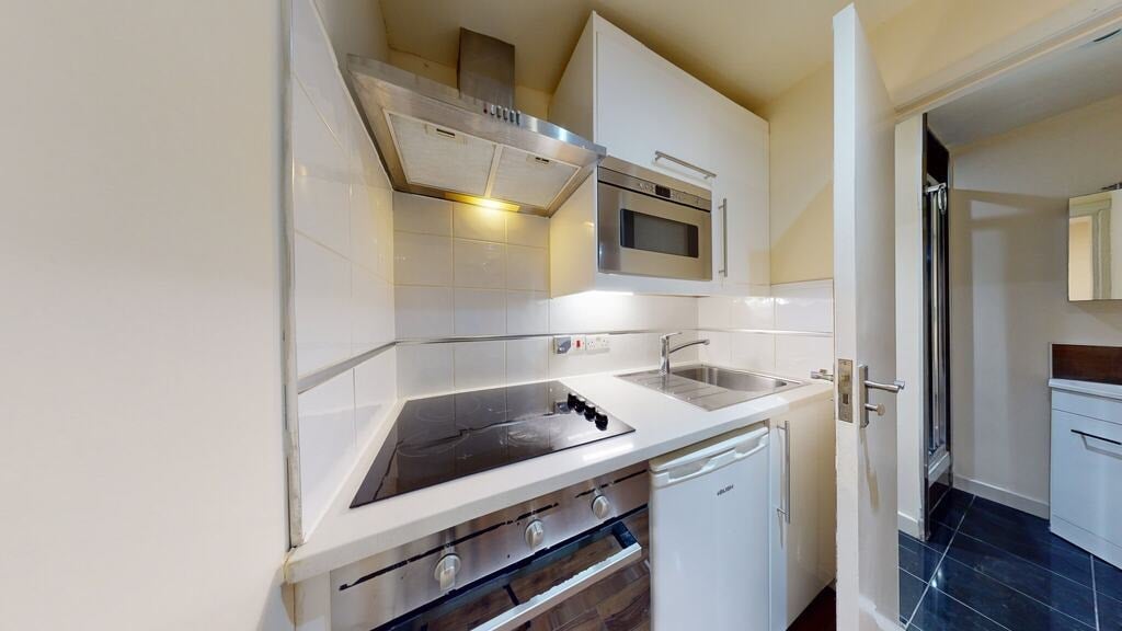 Flat Cranhurst Road in Greater London