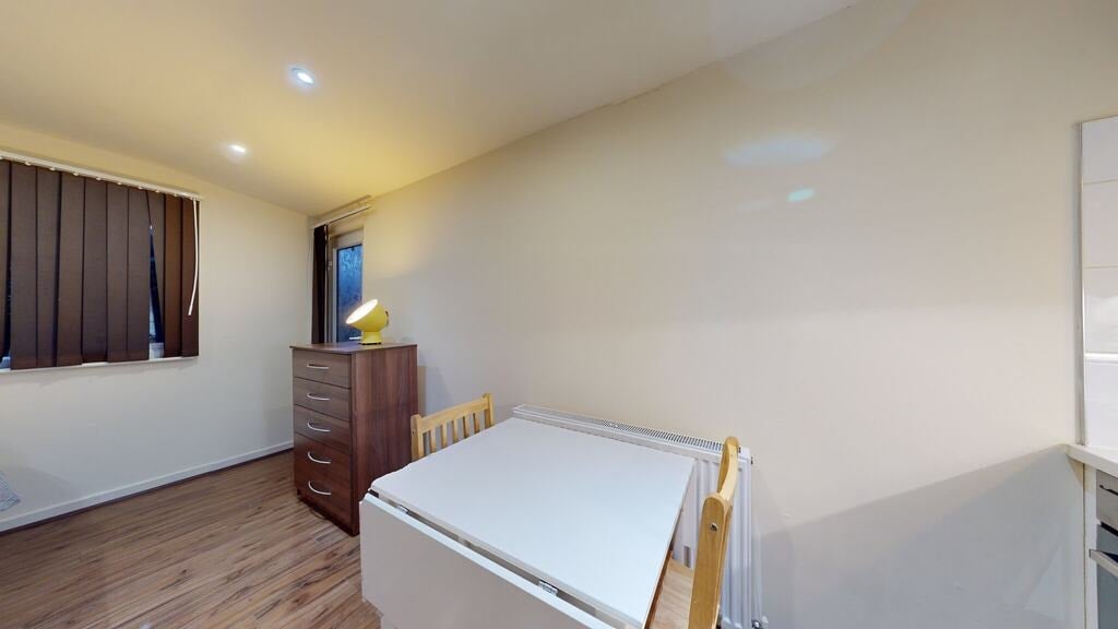 Flat Cranhurst Road in Greater London