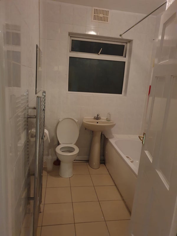 Room Park Road in Greater London