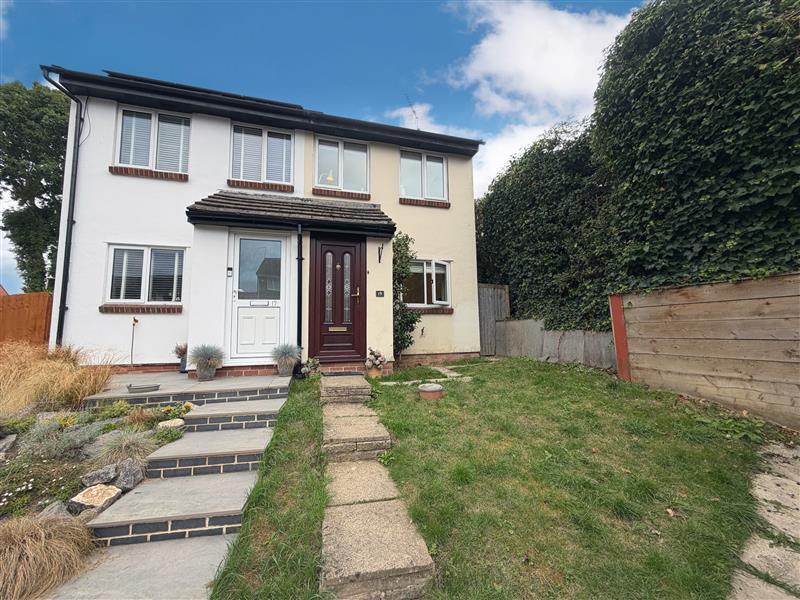 House Eynon Close in Cheltenham