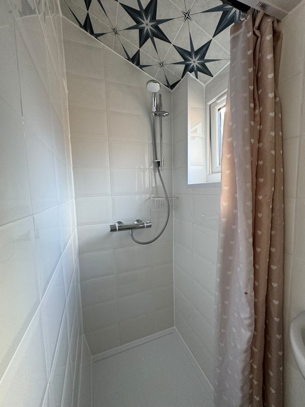 Room Dongola Road in Greater London