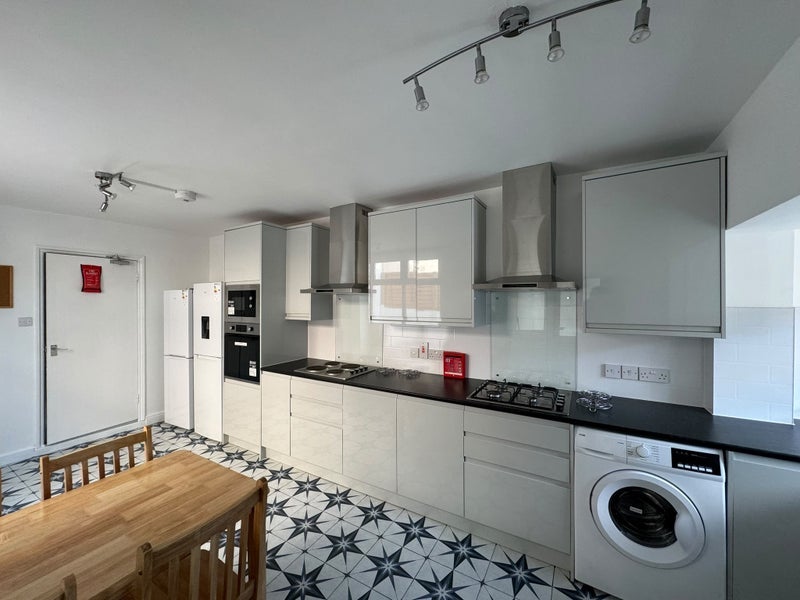 Room Dongola Road in Greater London