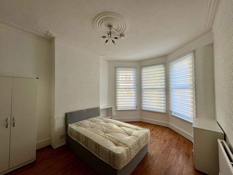 Room Dongola Road in Greater London