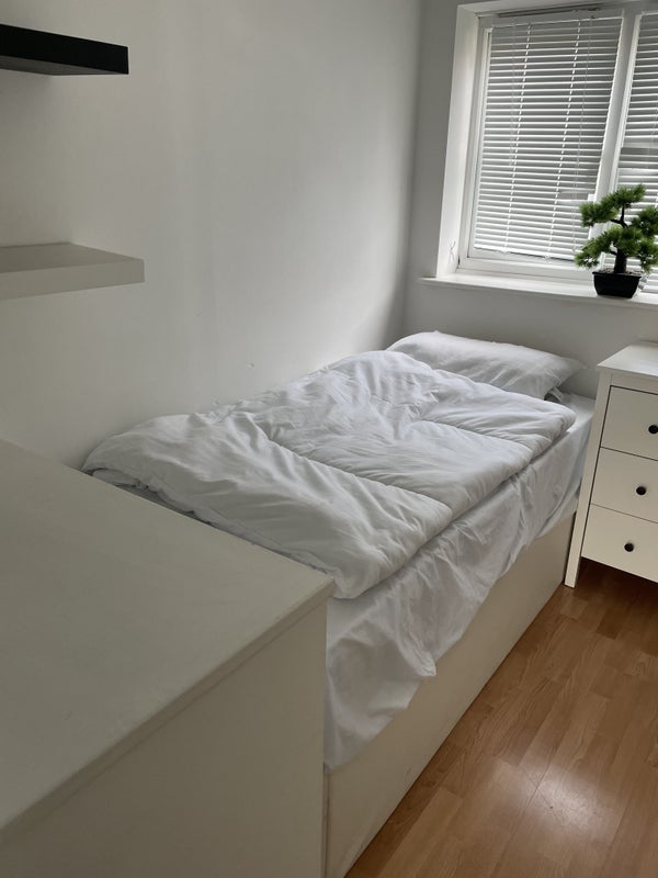Room Drake Avenue in Manchester