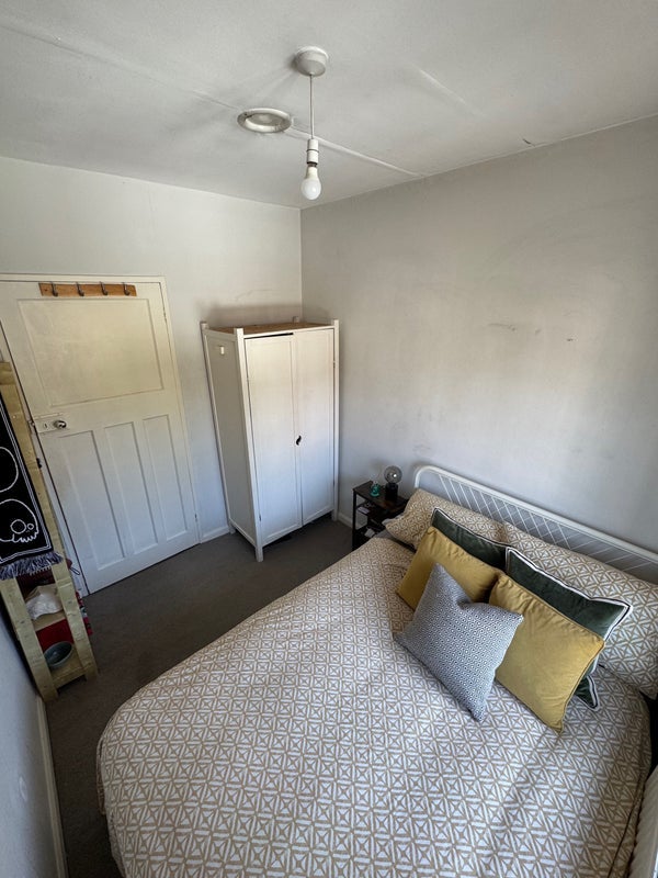 Room Swaby Road in Greater London