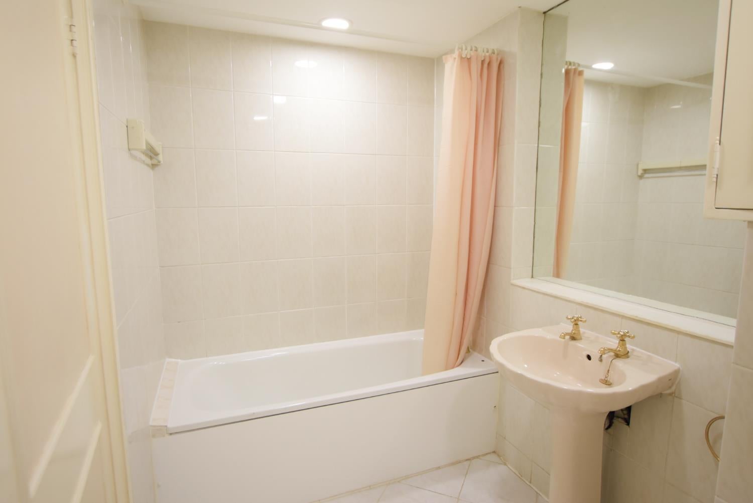 Flat Finchley Road in City of Westminster