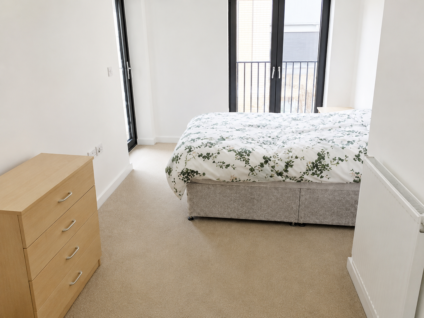 Flat Crawshay Road in Greater London