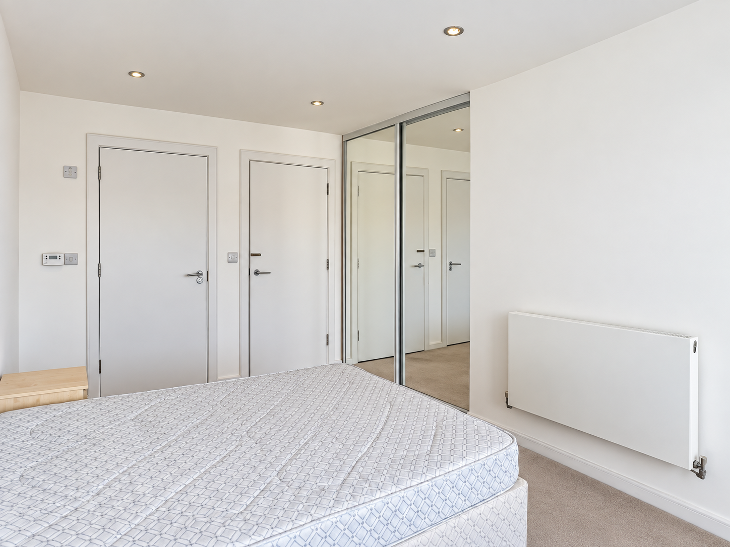 Flat Crawshay Road in Greater London