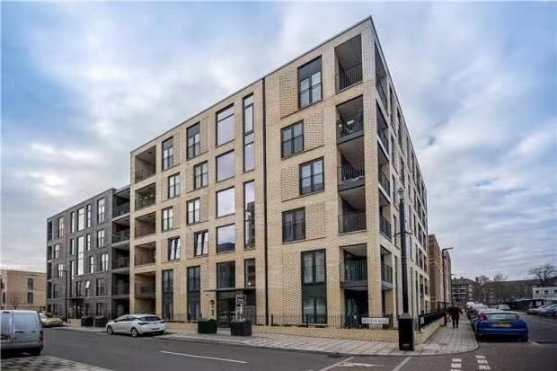 Flat Crawshay Road in Greater London