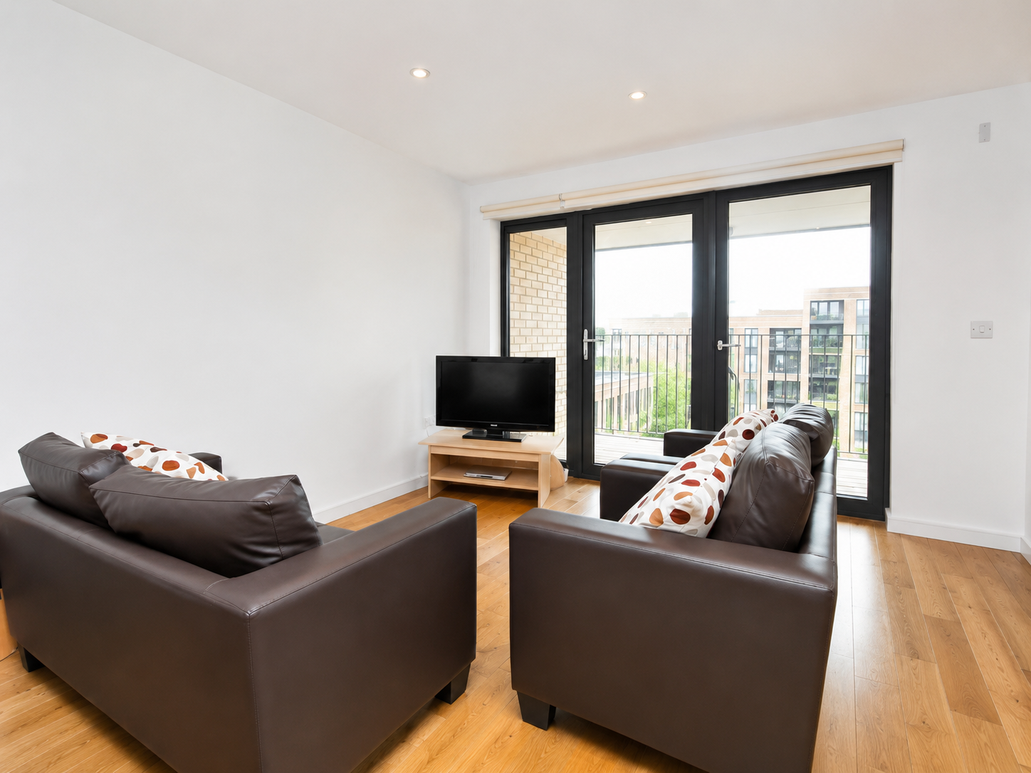 Flat Crawshay Road in Greater London