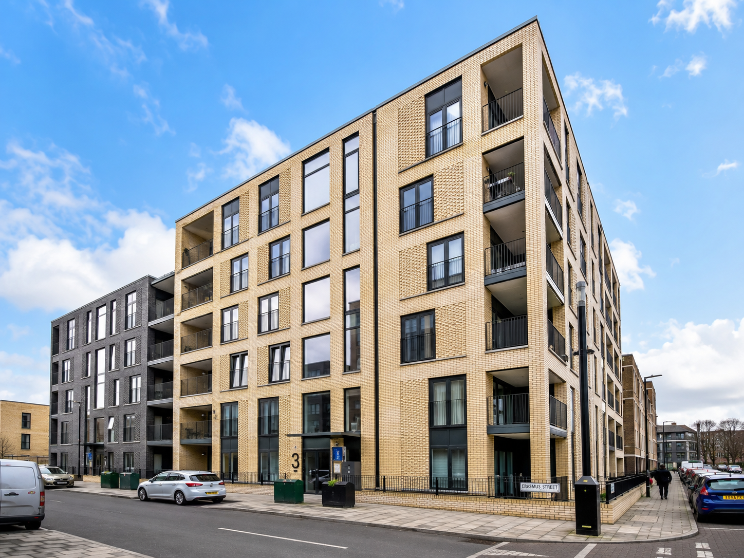 Flat Crawshay Road in Greater London