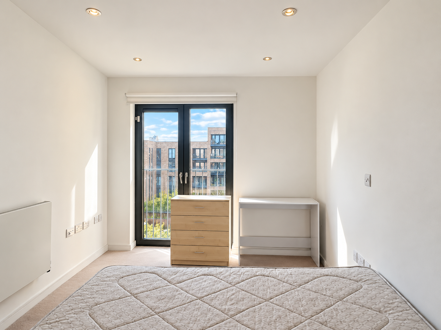 Flat Crawshay Road in Greater London