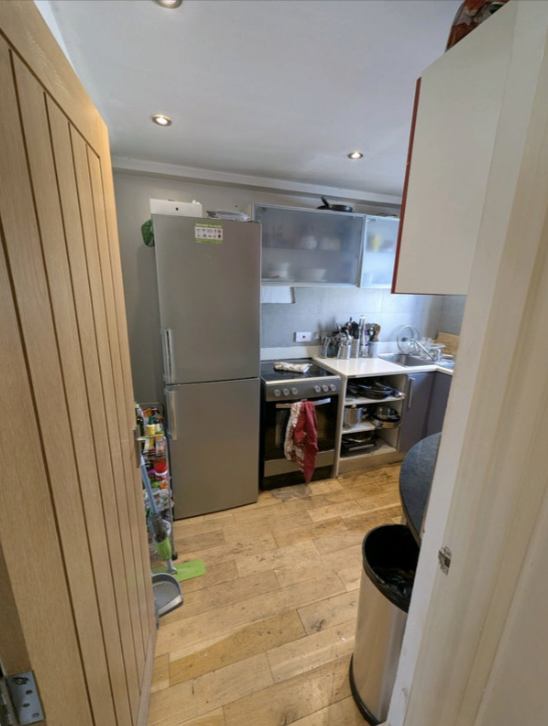 Room Augustus Street in Greater London