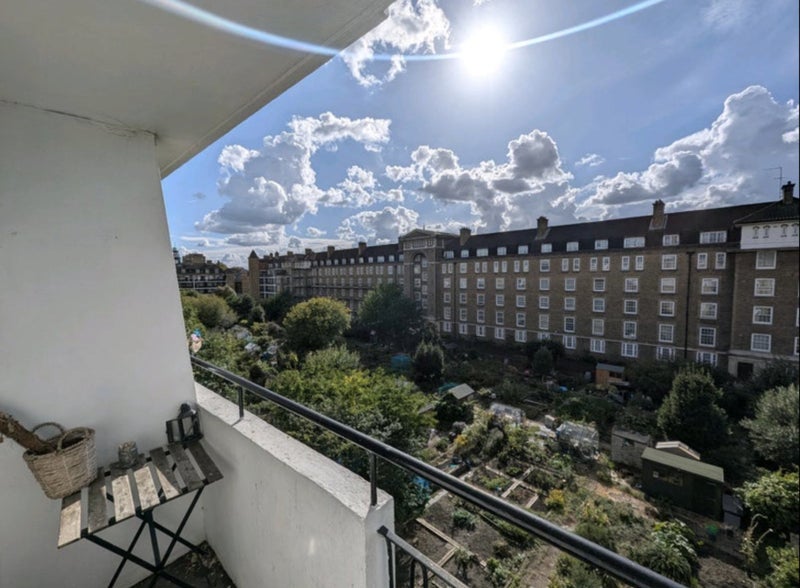 Room Augustus Street in Greater London