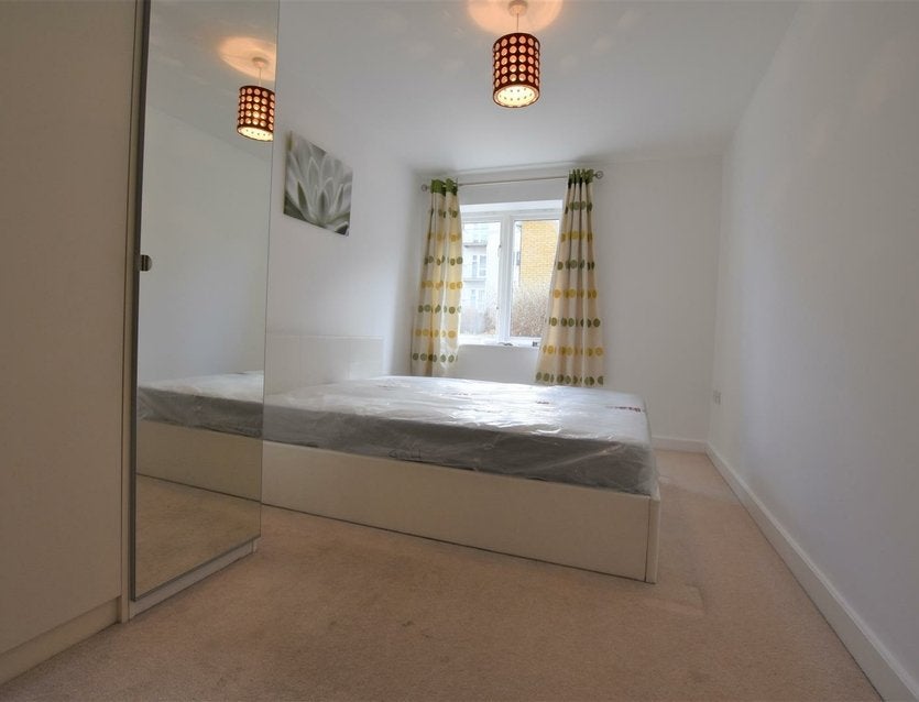 Flat Park Lodge Avenue in Greater London