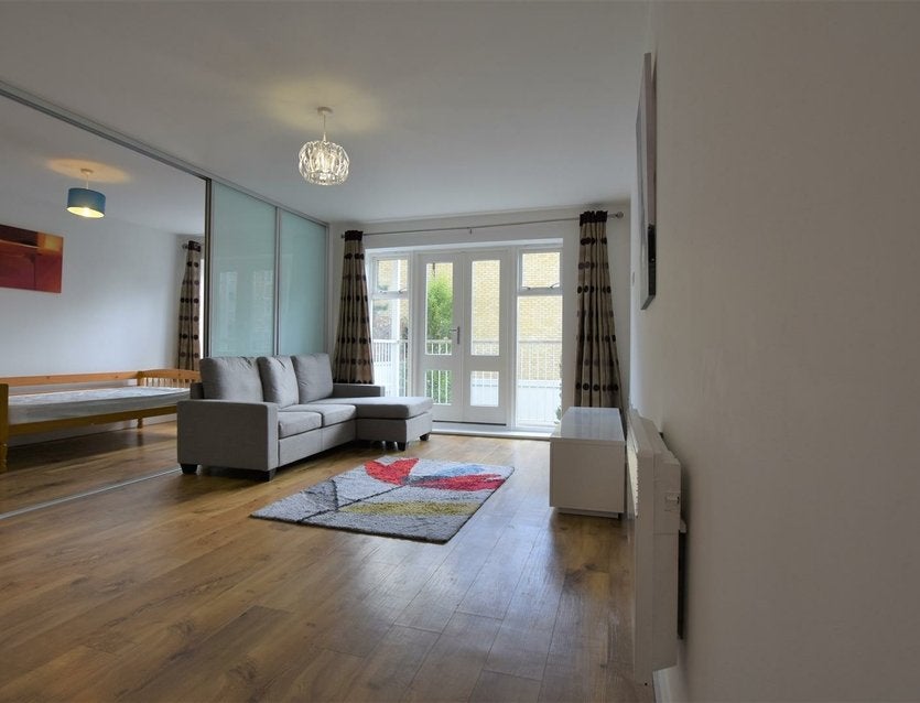 Flat Park Lodge Avenue in Greater London