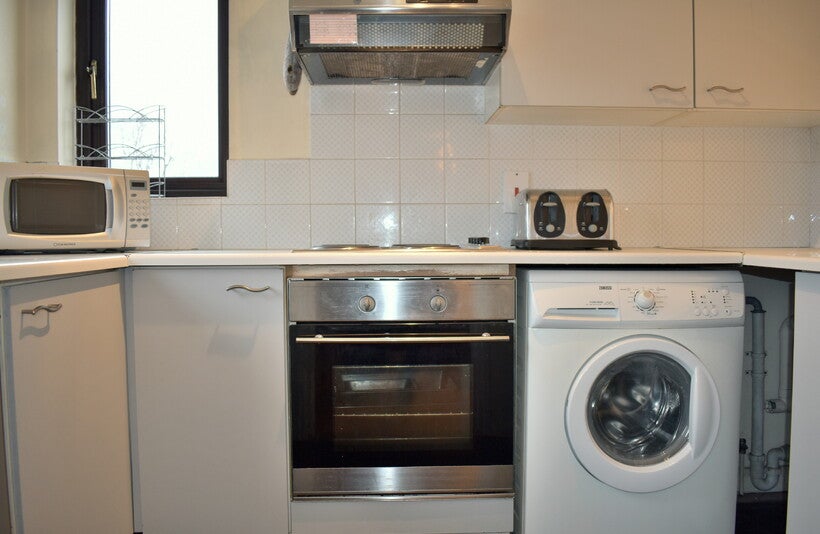 Flat Lewisham Way in Greater London