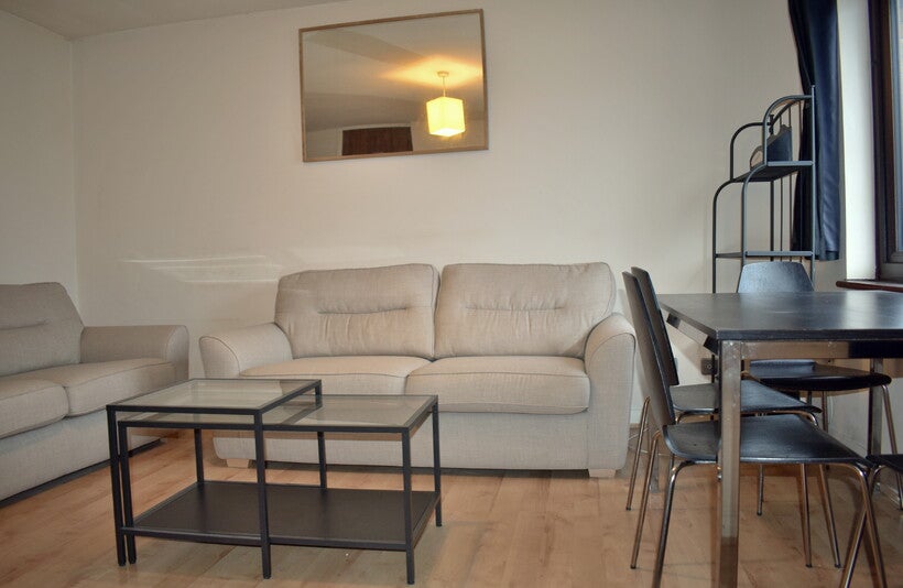 Flat Lewisham Way in Greater London