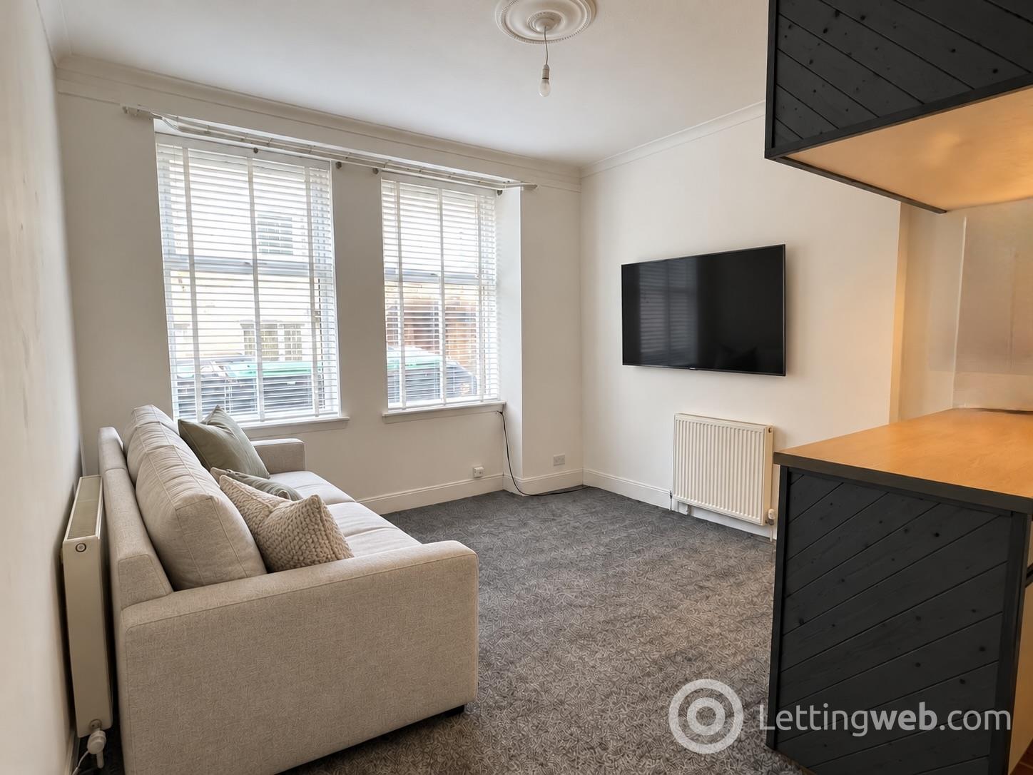 Flat Pirrie Street in Edinburgh