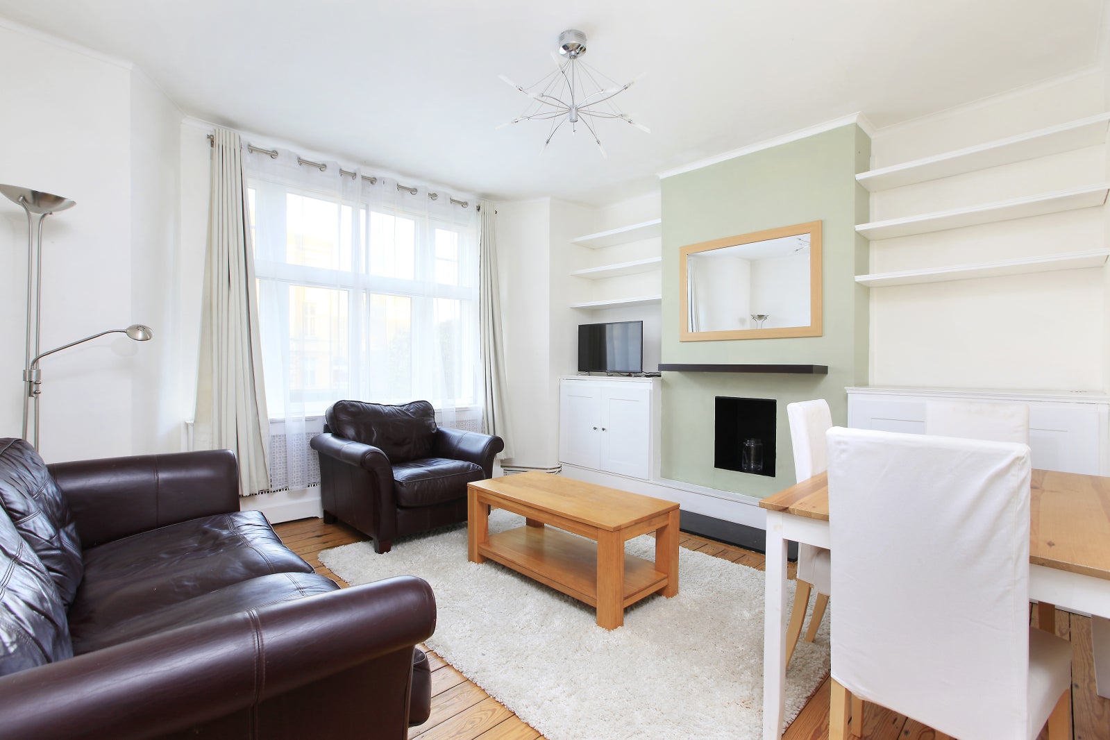 Flat Fairfield Drive in Greater London