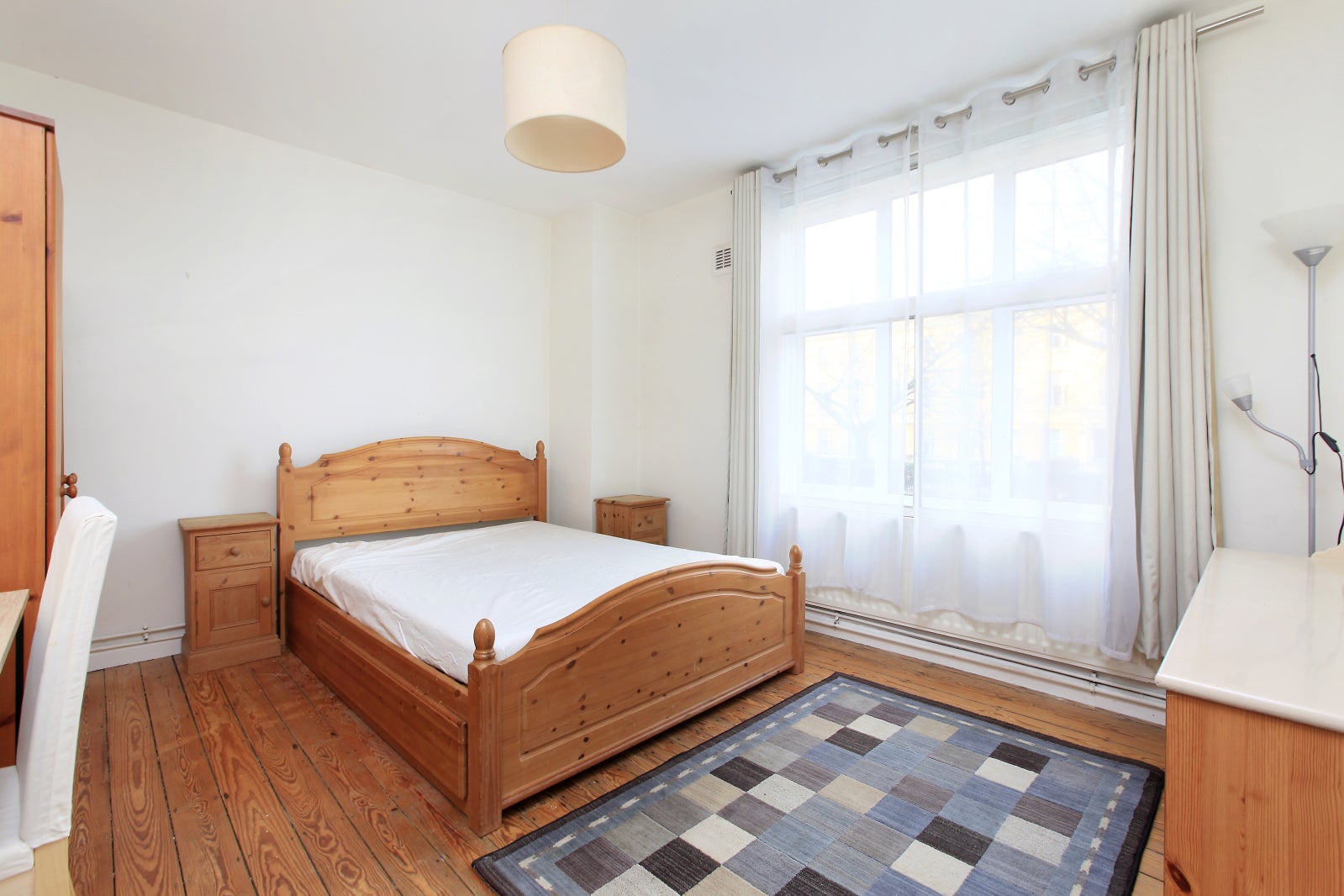 Flat Fairfield Drive in Greater London