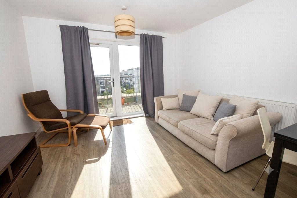 Flat Maxwell Road in Greater London