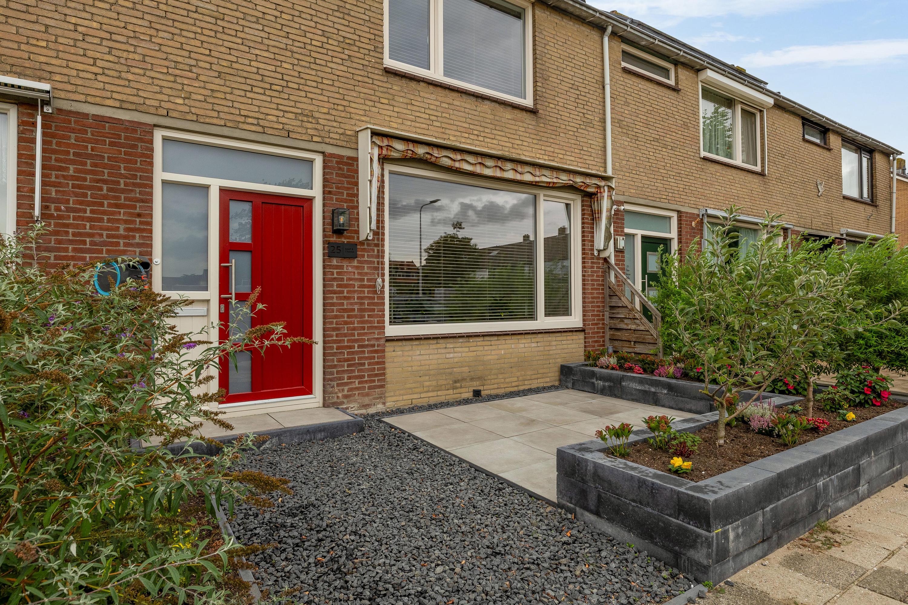 Huis Ferdinand Bolstraat 25 in Hazerswoude-Dorp