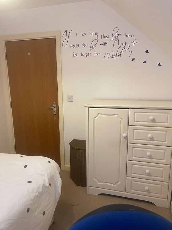Room Gorsecliff Road in Bournemouth