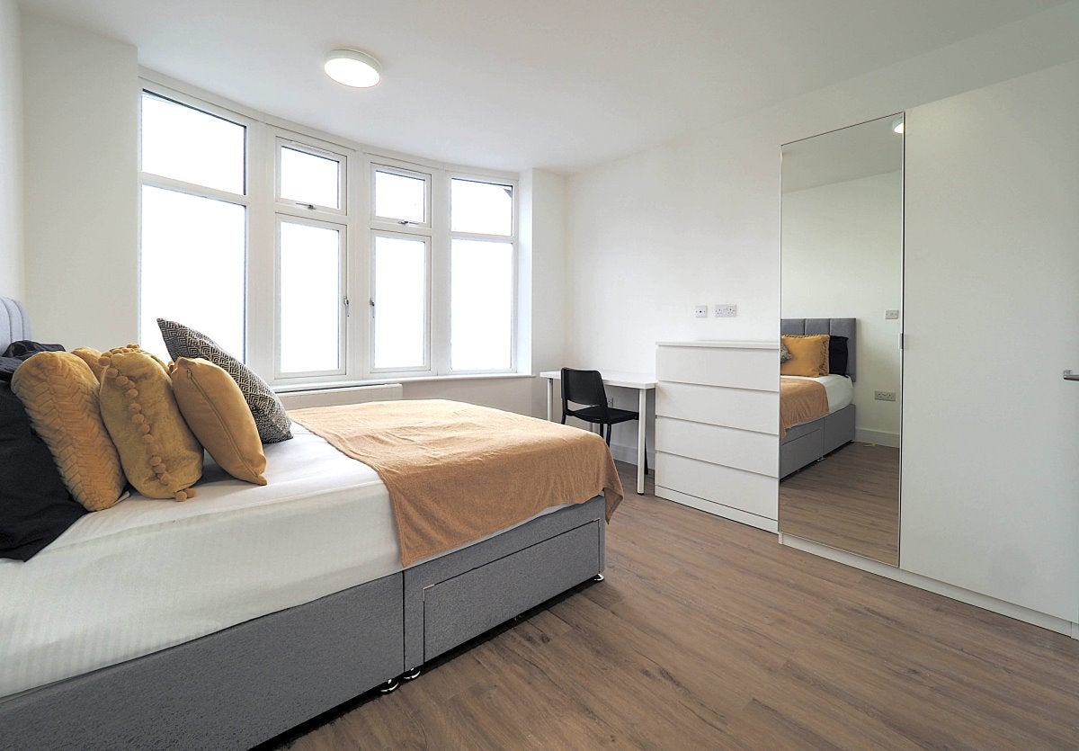 Room The Meadow Way in London