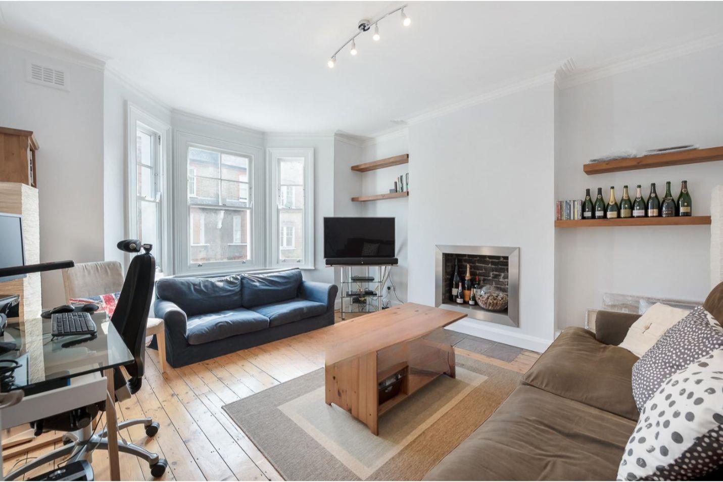 Flat Cato Road in Greater London