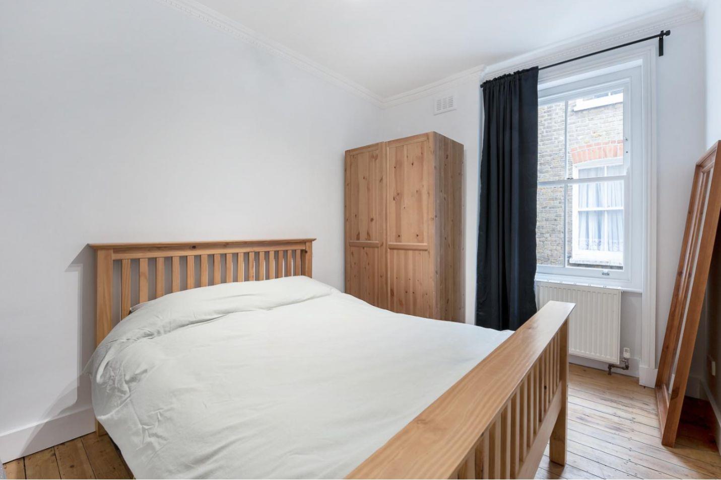 Flat Cato Road in Greater London