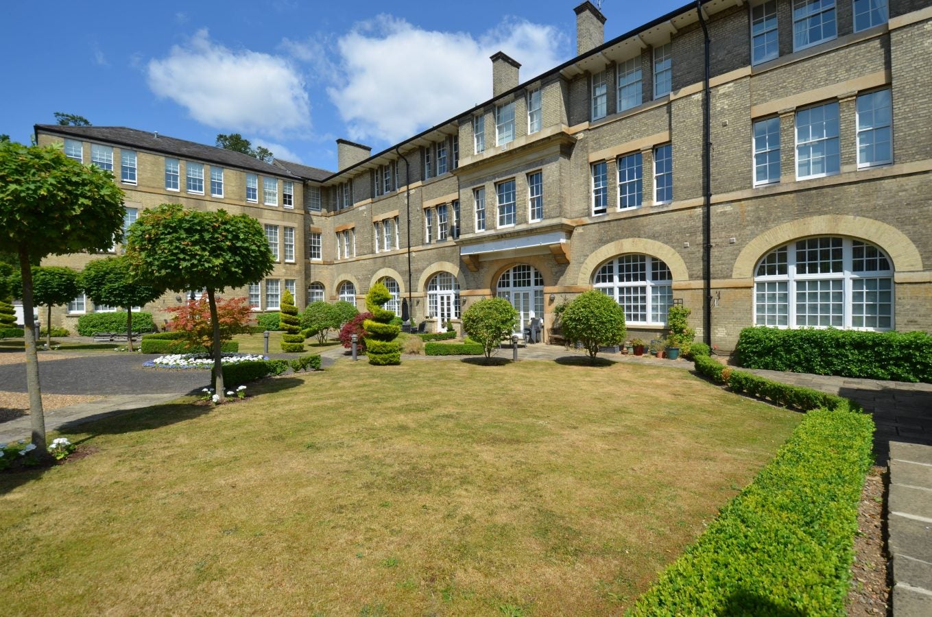 Flat St Vincent's Lane in Greater London
