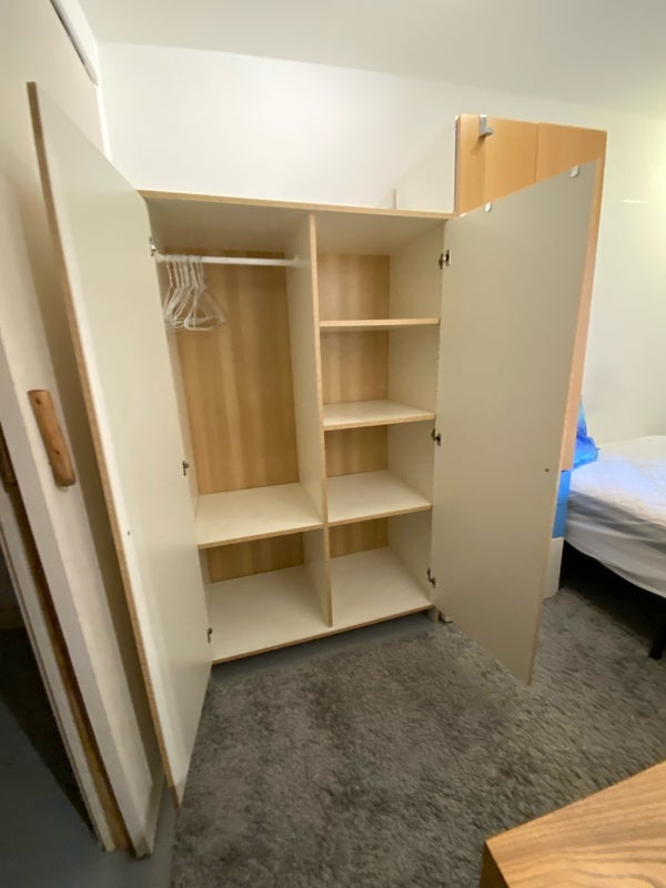 Room Burdett Street in Greater London