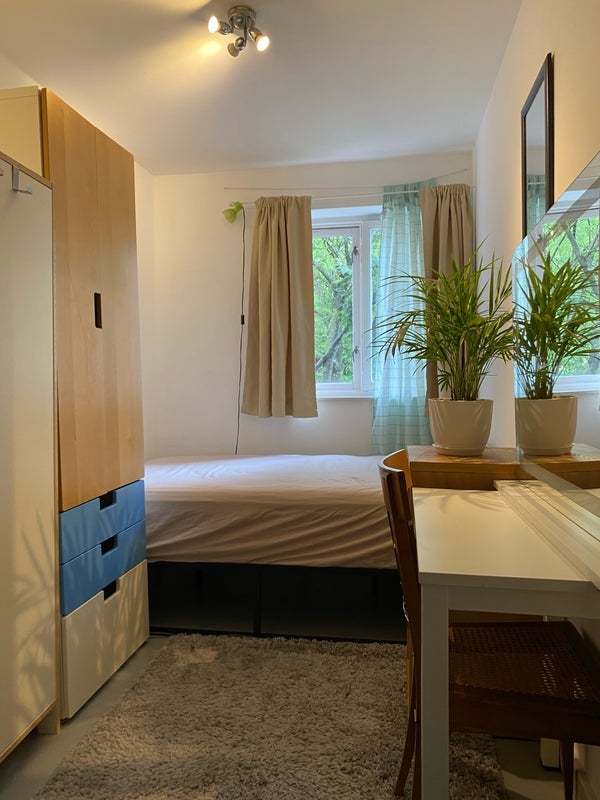 Room Burdett Street in Greater London