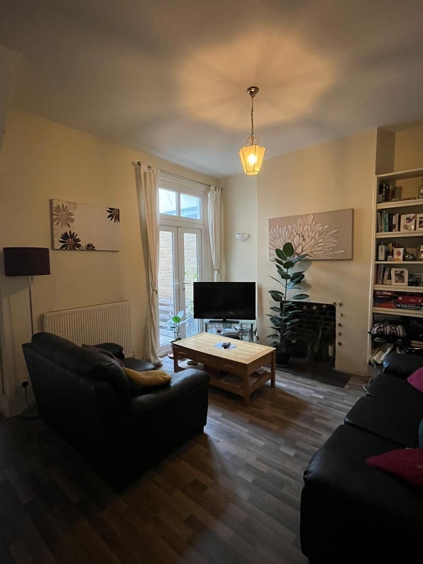 Room Selkirk Road in Greater London