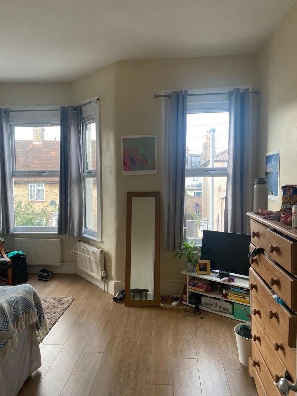 Room Selkirk Road in Greater London