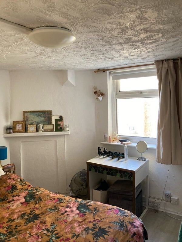 Room Hackney Road in Greater London