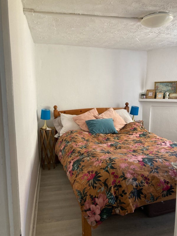 Room Hackney Road in Greater London