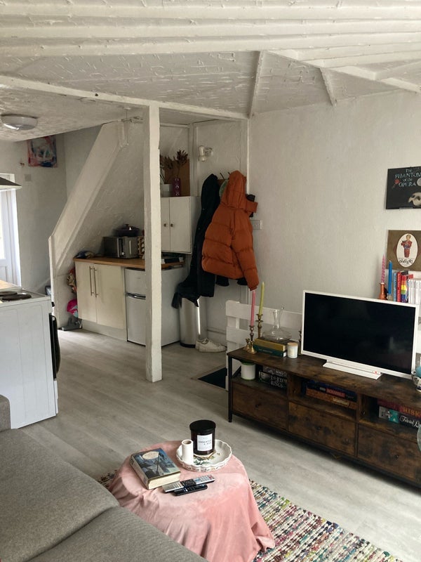 Room Hackney Road in Greater London
