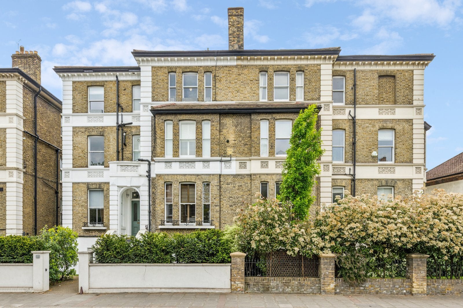Flat North Side Wandsworth Common in Greater London